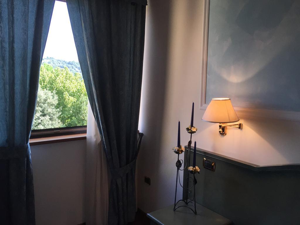 Oscar E Amorina Montegiorgio Værelse billede